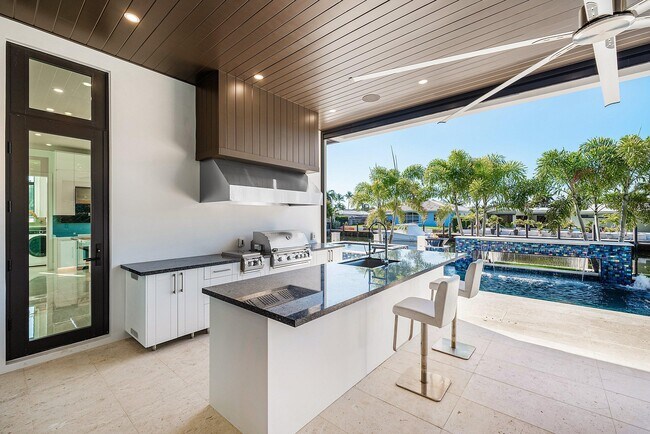 Building Photo - 2650 NE 48th Ct