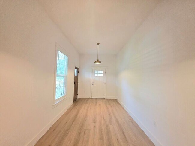 Building Photo - 3299 Bernath Dr