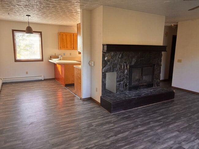 Primary Photo - Wonderful 2 Bedroom Condo With In-Unit Was...