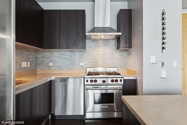 Building Photo - 600 N Fairbanks Ct