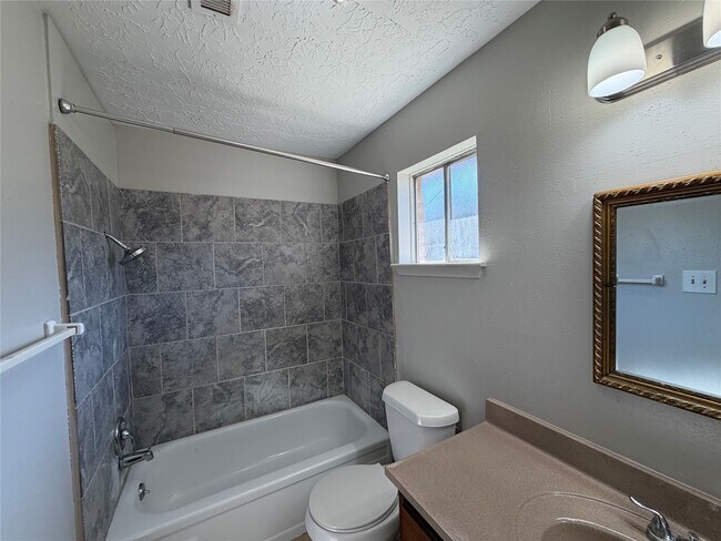 Building Photo - 2815 Fir Crest Ct