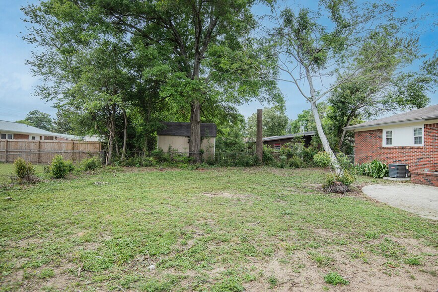 Building Photo - 3831 Forest Glen Dr