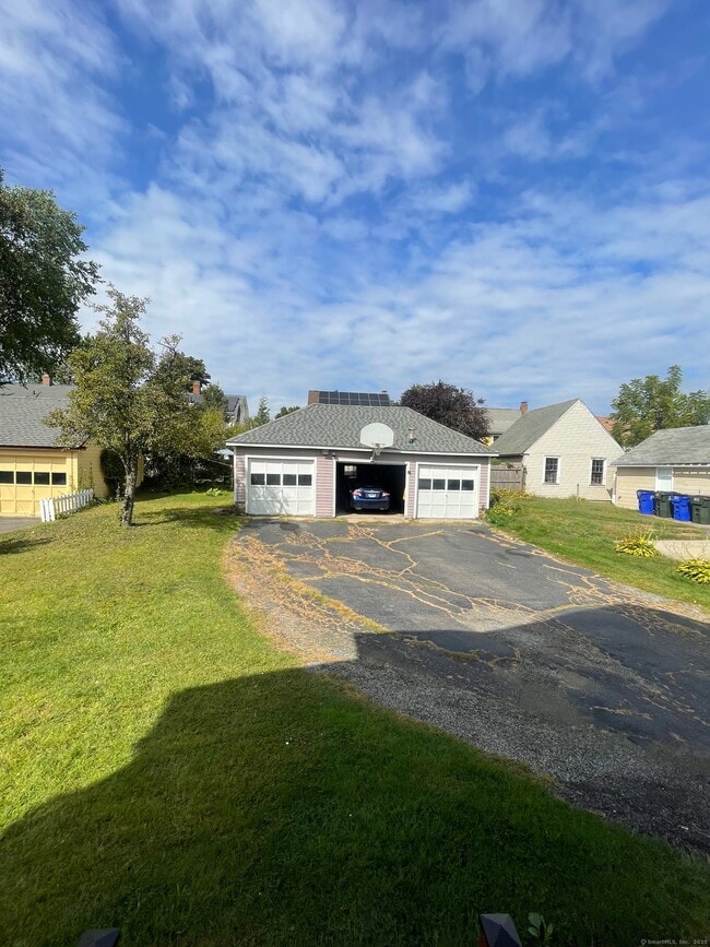 Building Photo - 18 Fennbrook Rd