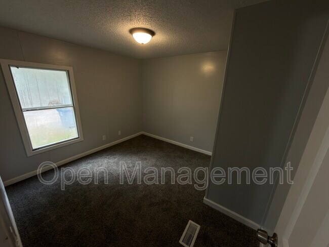 Building Photo - 2710 N Farm Rd 137