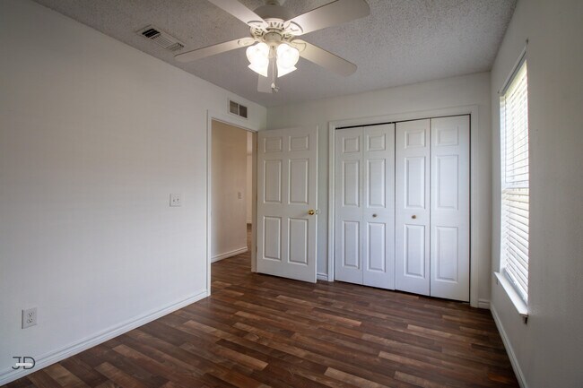 Building Photo - 33 Grant Gill Ln