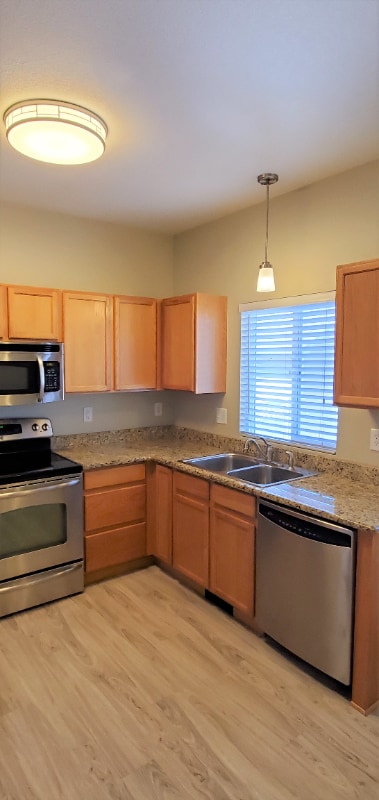 Building Photo - 2484 St Paul Dr