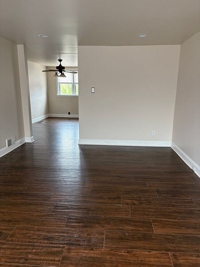 Building Photo - 2259 Dermond Ave