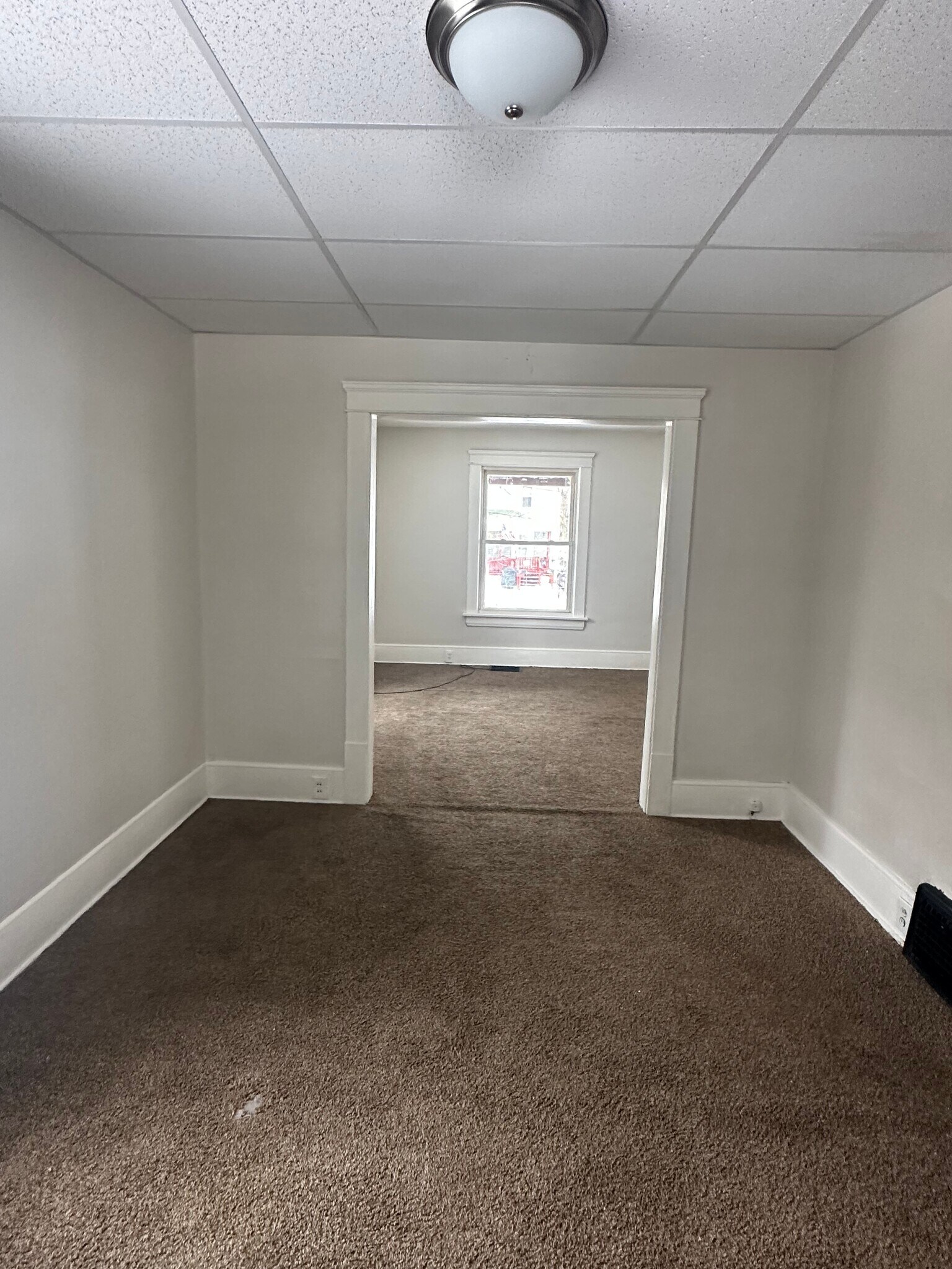 Building Photo - 872 E Crosier St