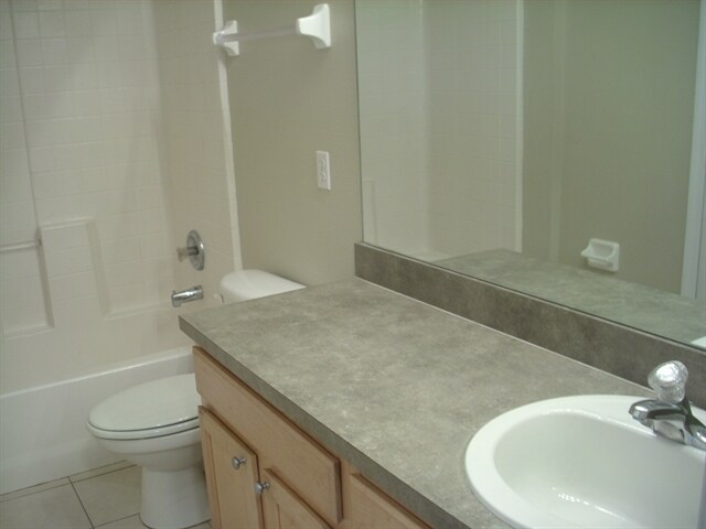 Building Photo - 768 Hacienda Cir