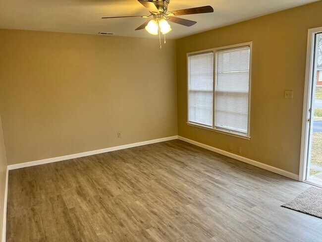 Building Photo - Okolona Home