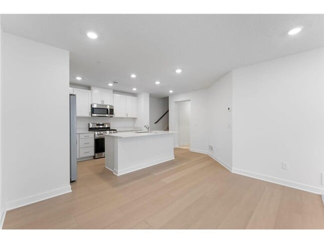 Building Photo - Brand New, New Construction! 3 Bed/2.5 Bat...