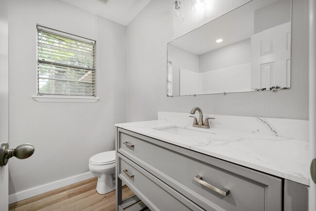 Building Photo - Beautifully Remodeled Home for Lease