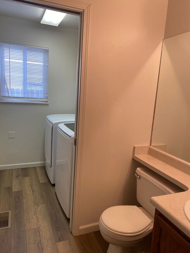 Building Photo - Awesome home on Hubbell for rent!