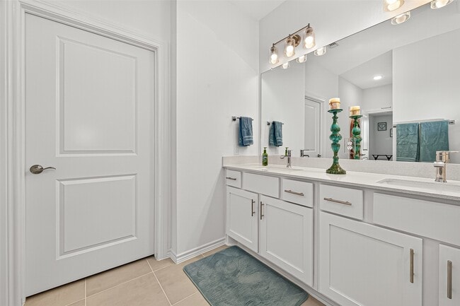 Building Photo - 8047 Prospect Dr