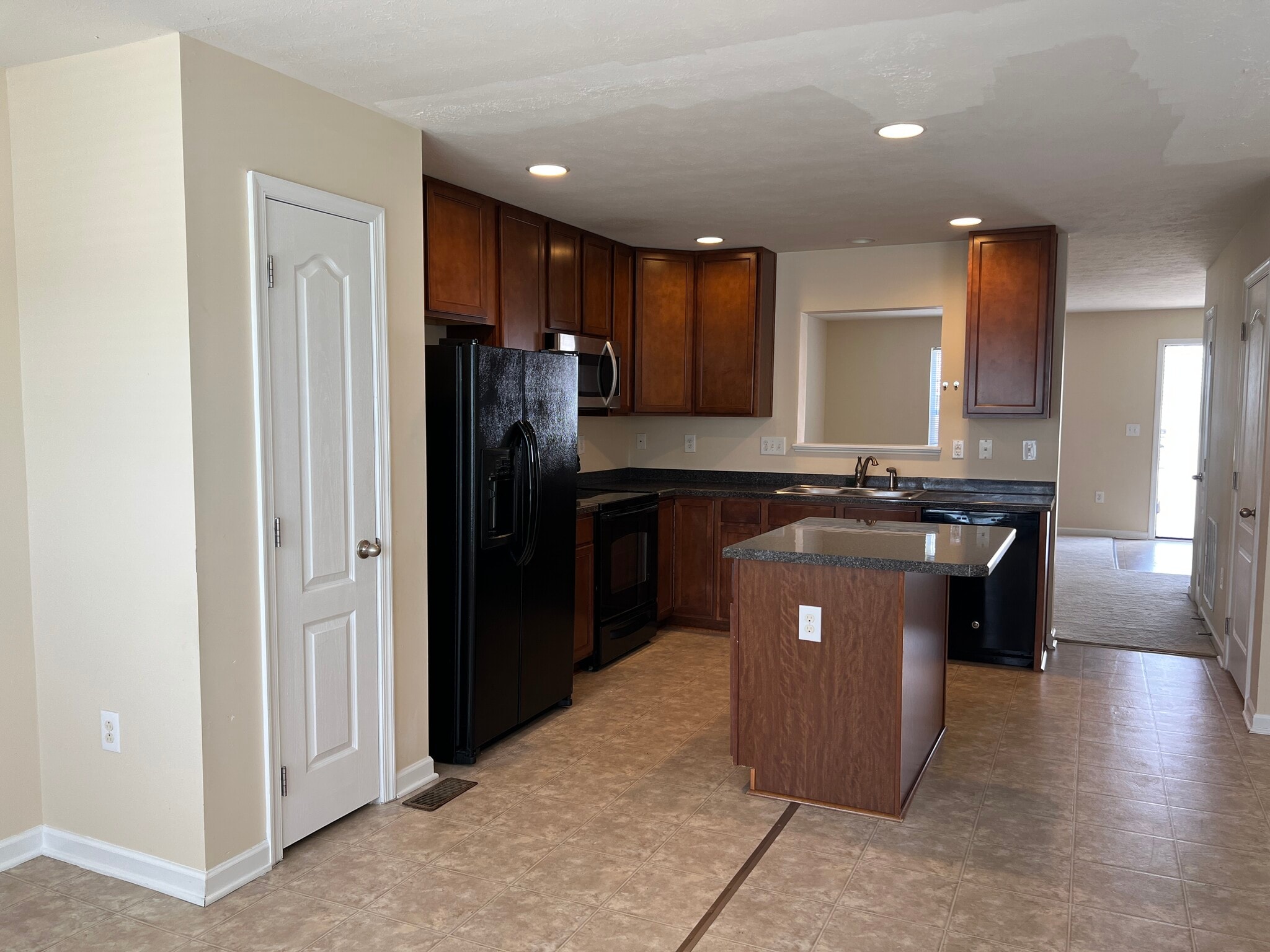 Building Photo - 325 Falcon Run