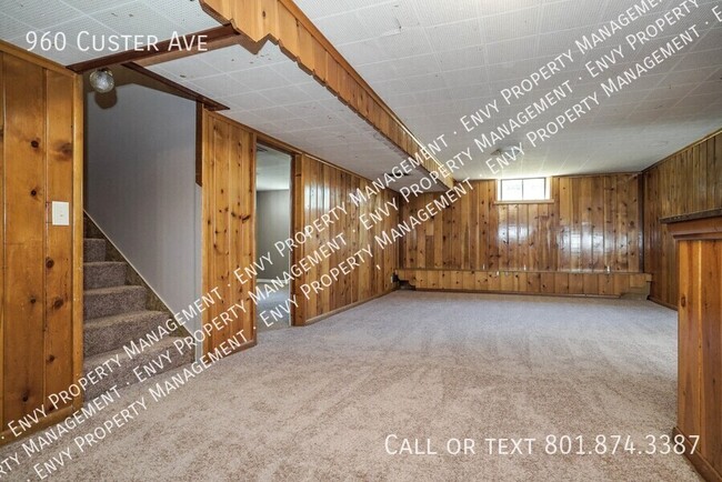 Building Photo - 960 Custer Ave