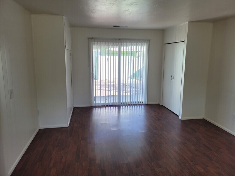 Building Photo - 1033 S 5th St