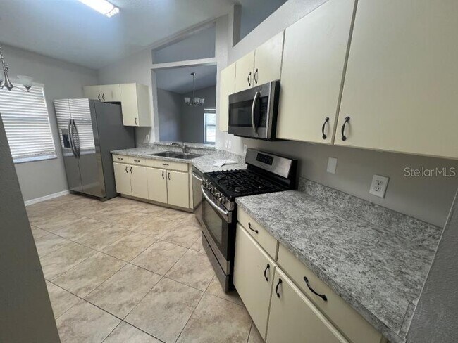 Building Photo - 30936 Burleigh Dr