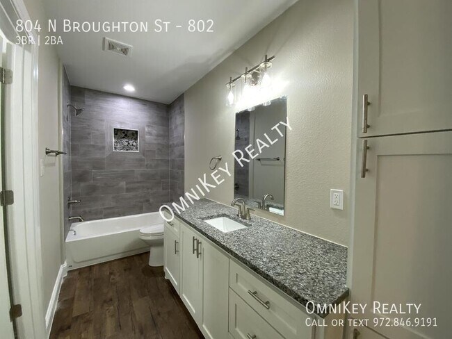 Building Photo - 804 N Broughton St