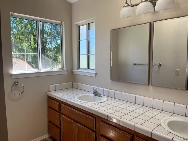Building Photo - Mary Lake home! Must see!