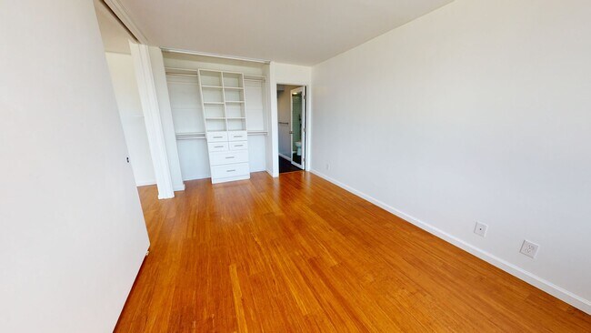 Building Photo - 1BD/1BA/1PRKG at the Villa on Eaton Square. Electricity included, stunning views!