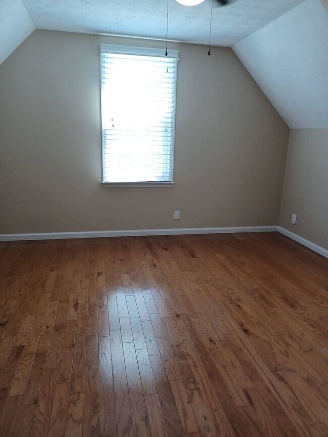 Building Photo - 421 Bluff Dr