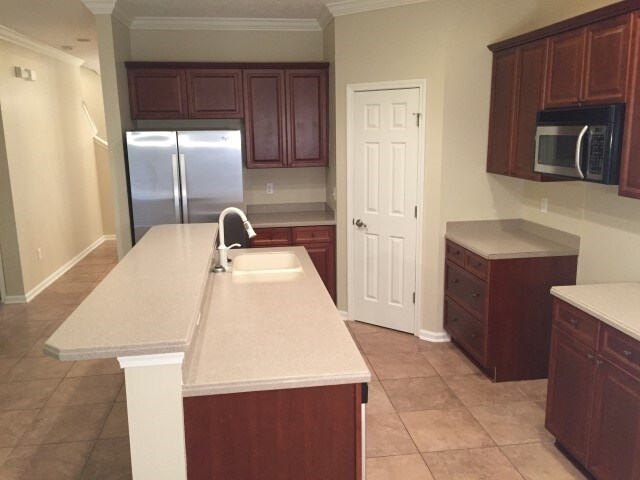 Building Photo - 6285 Pendragon Pl