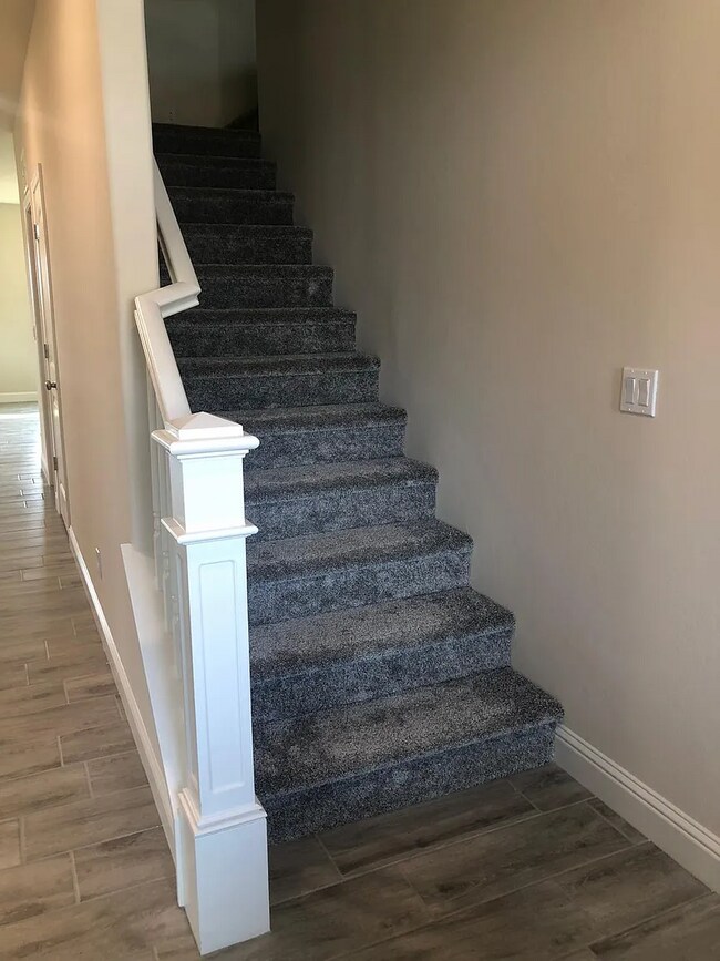 Building Photo - Beautiful Two-Story Home Featuring Granite Kitchen, Large Island & Spa-Style Primary Suite