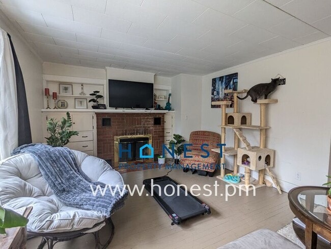 Building Photo - 20 Academy St