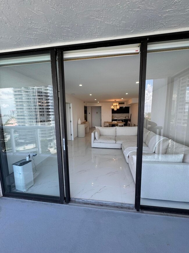 Building Photo - 20515 E Country Club Dr