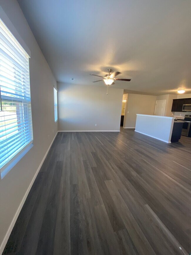 Building Photo - *NOW PRELEASING* Three Bedroom | Two Bathroom Duplex in Lawlis Ranch