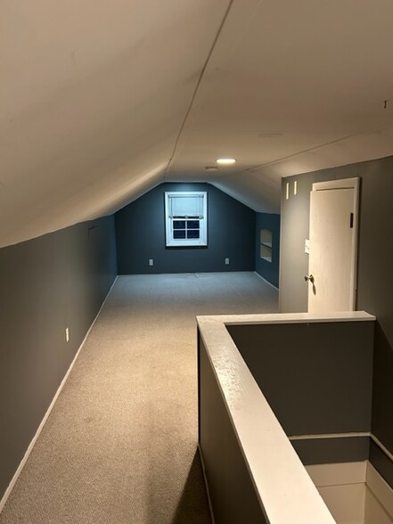 Upstairs Bed/Office - 5525 Vincent Ave S