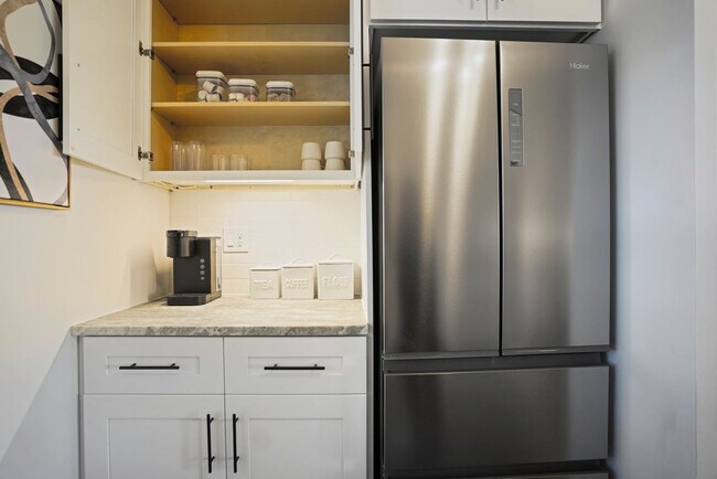 Building Photo - 2234 Edgemore Dr SE