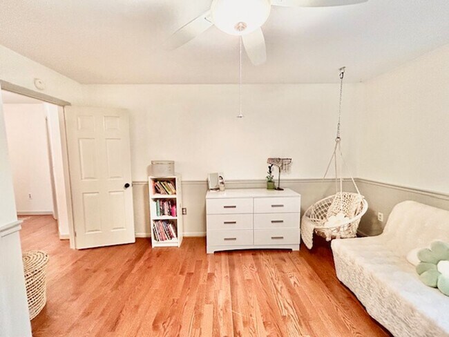 Building Photo - Beautifully renovated 4BR/3BA rambler with wraparound porch and garage