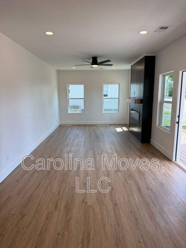 Building Photo - 7 2nd Ave