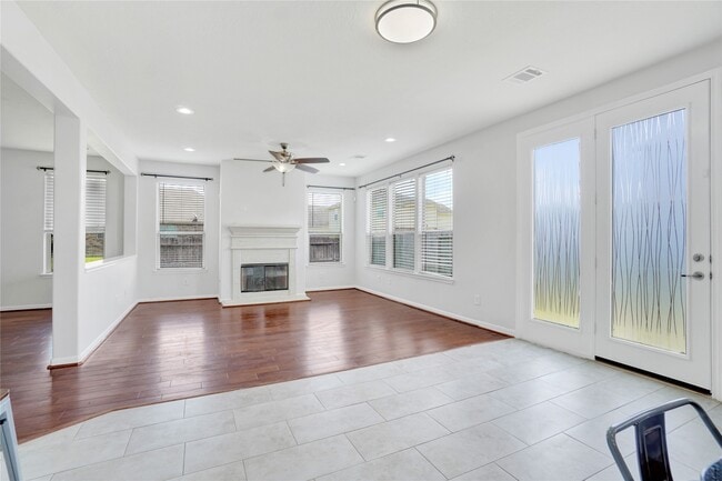 Building Photo - 10514 Kentington Oak Dr