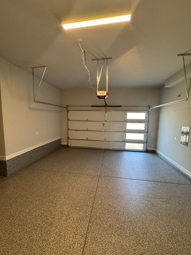 Building Photo - 1521 Golf Club Dr