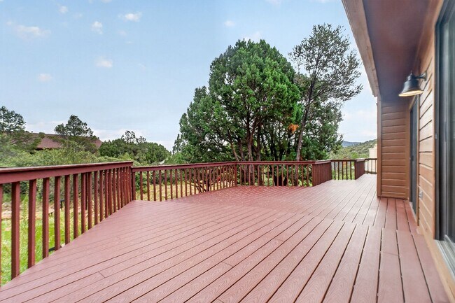 Building Photo - 546 Deer Horn Ct