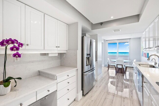 Building Photo - South Ocean Boulevard, South Palm Beach, F...