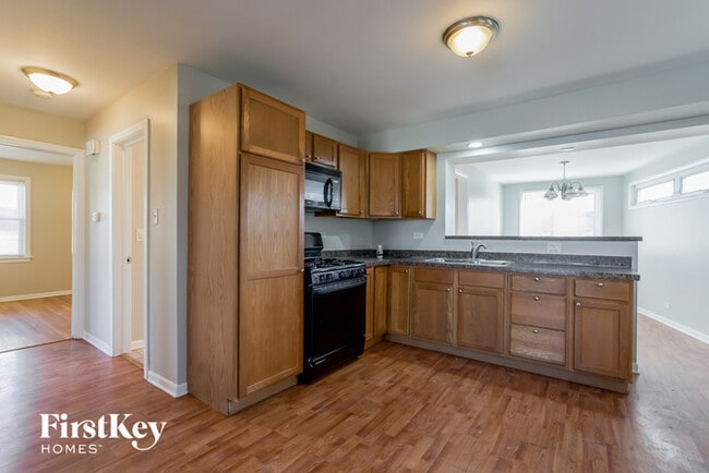 Building Photo - 4033 Gremley Ave