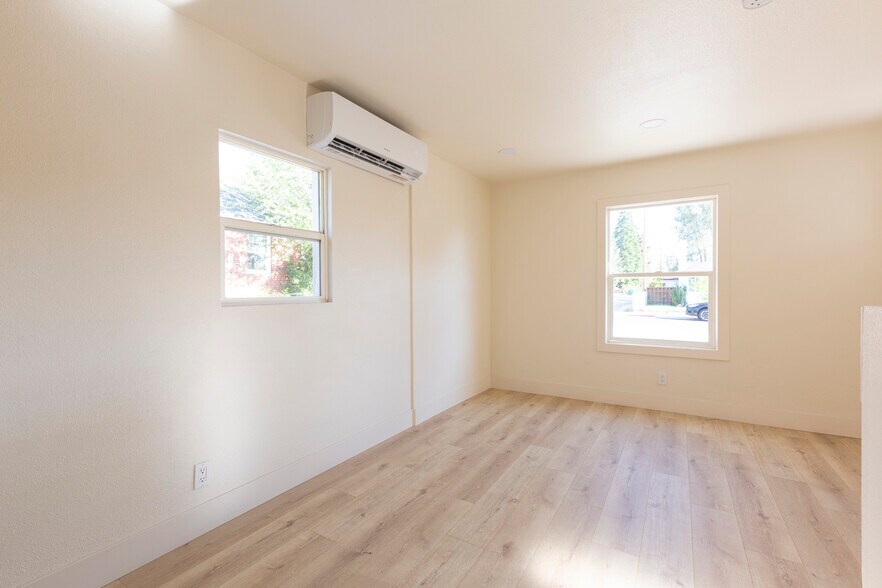 Living area - 730 W Pueblo St