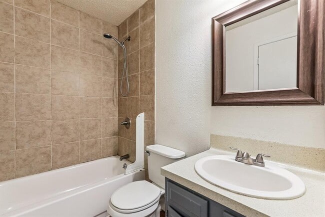 Building Photo - 5000 Weidemar Ln