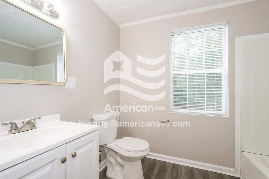 Building Photo - 756 Holt St