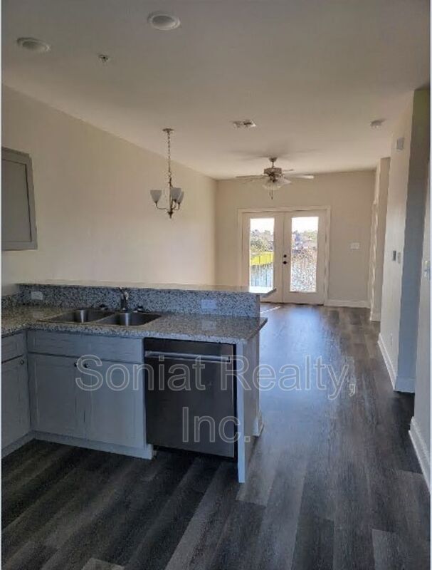 Building Photo - 4504 Pontchartrain Dr