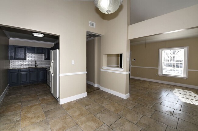 Building Photo - Stylish and Spacious 4-Bedroom Home PLUS C...