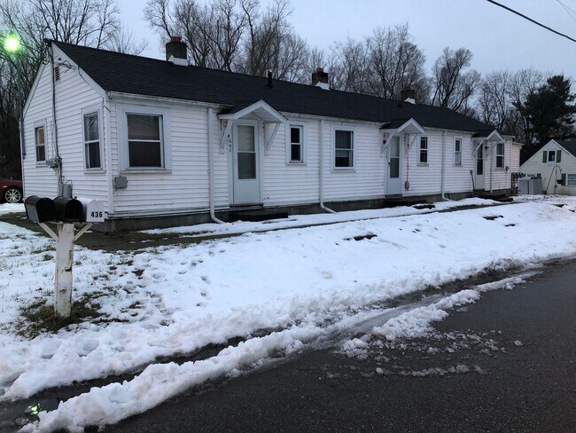 Building Photo - 440 Community St