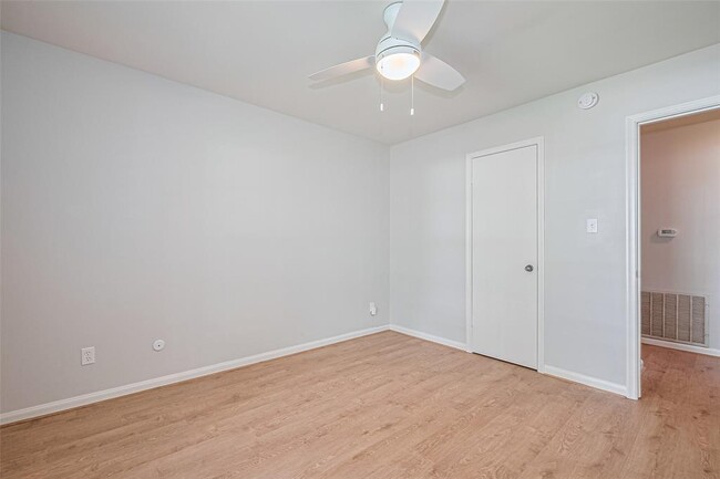 Building Photo - 2530 Bandelier Dr