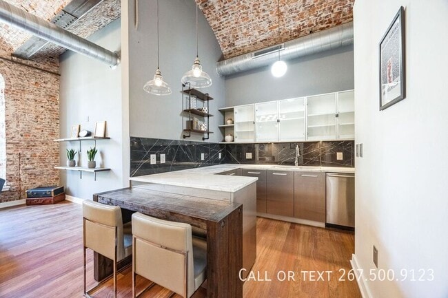 Building Photo - 105 S 12th St