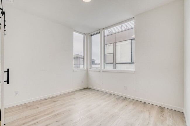 Building Photo - Stylish Seattle Home | 2 Bed, 2 Bath + A/C & Private Patio