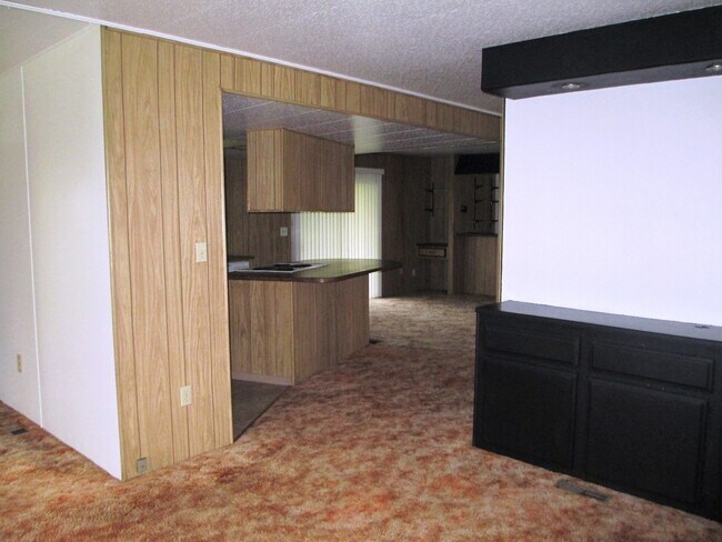 Building Photo - 2 Bedroom 2 Bath and 1,400 SqFt. $1,095 Re...